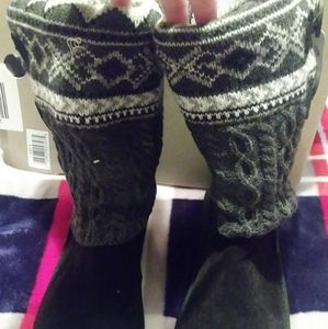 Womens MUK LUKS winter boots. Size 9.